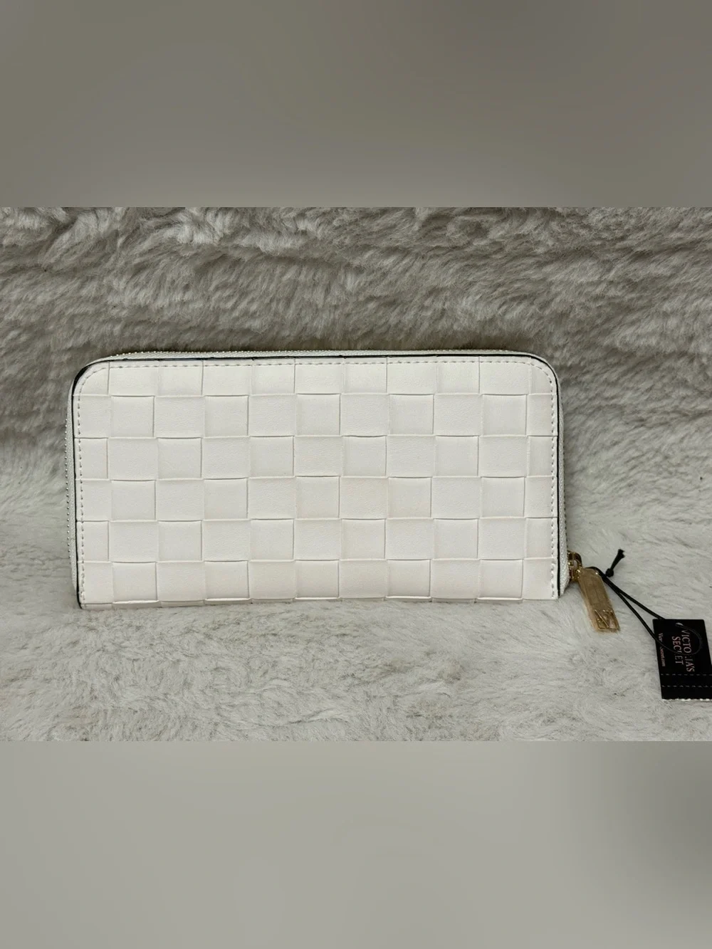 Victoria's Secret White Woven Logo Wallet - Picture 2 of 9